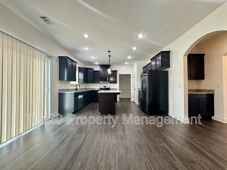 5037 Lexington Ln — Photo 9