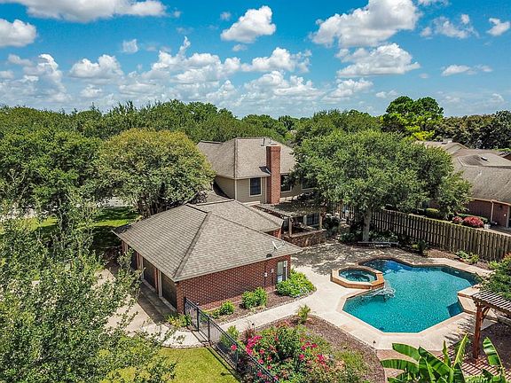 4th image of 1210 Meadow Creek Dr