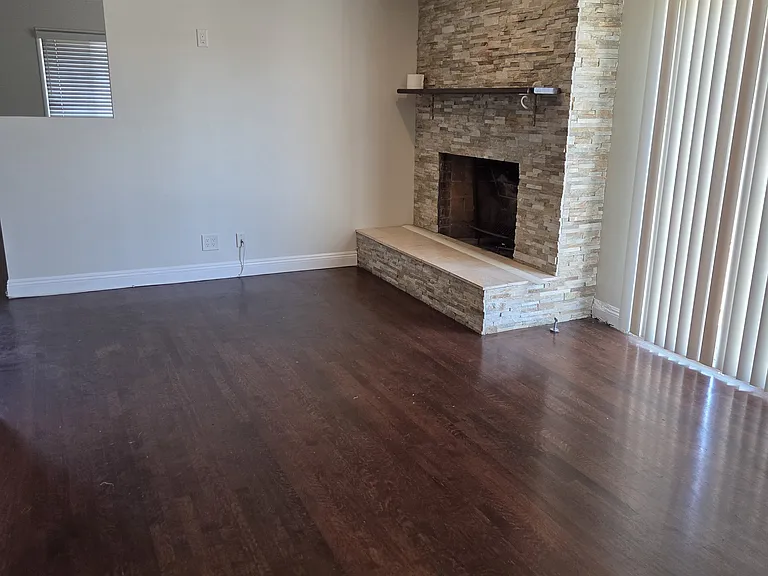 2620 W Arbor Vitae St — Photo 3