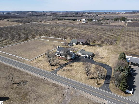 2nd image of 10215 Elk Lake Rd
