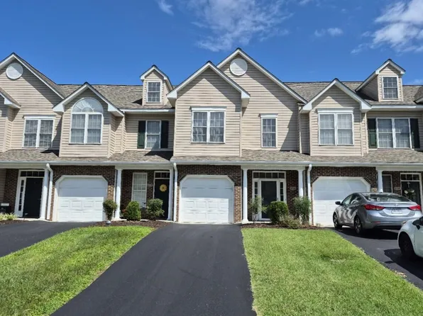8706 Little Hoop Rd, Roanoke, VA 24019