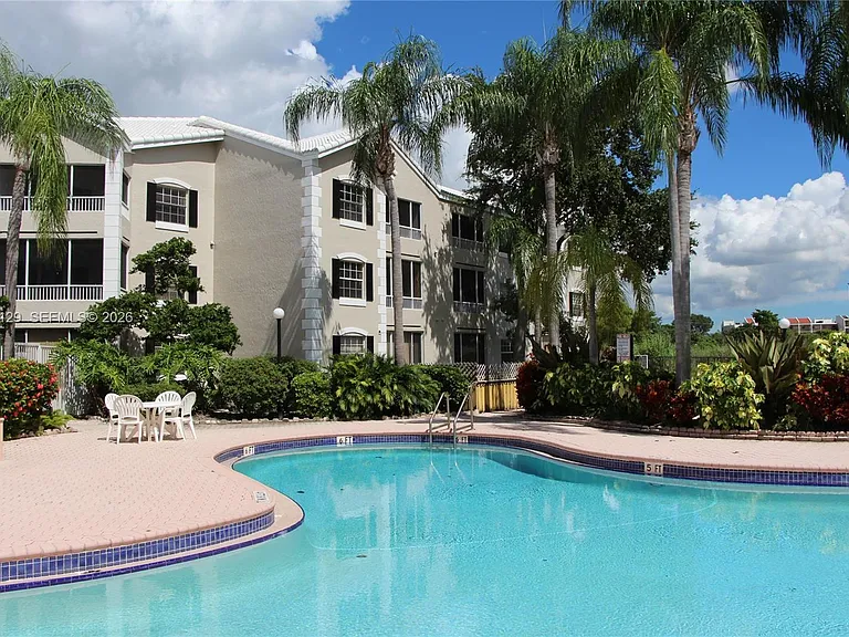 2890 N Oakland Forest Dr #204 — Photo 33