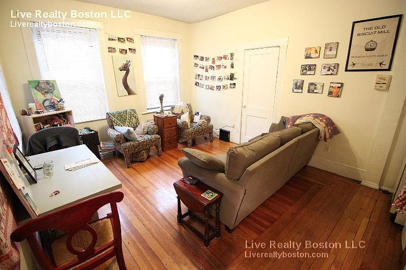 2nd image of 1417 Commonwealth Ave