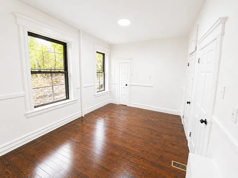 214-218 W Market St #3 — Photo 7