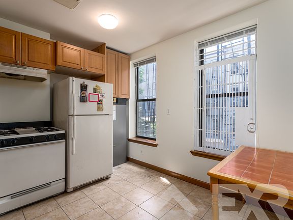 4th image of 359 Stockholm St #3RF