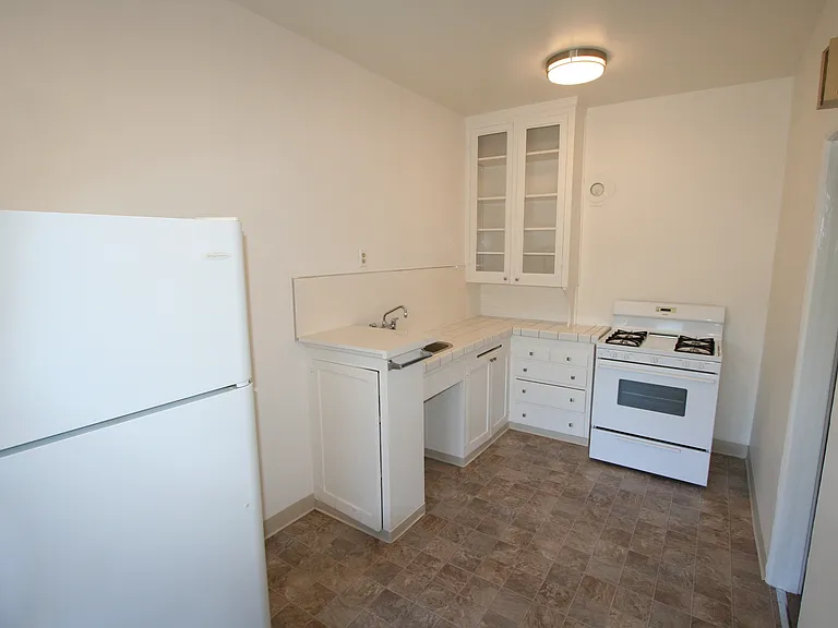 1458 E 33rd St #15 — Photo 12