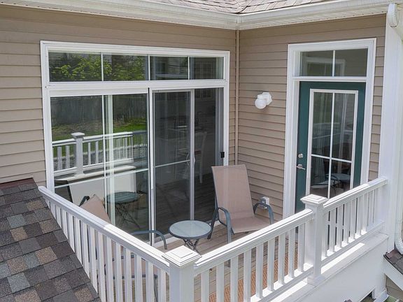 3rd image of 10 Silver Spruce Way