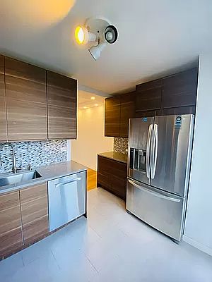 5th image of 255 E 49th St APT 21D