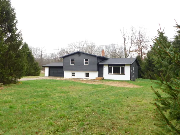 900 E Augusta Dr, Augusta, MI 49012