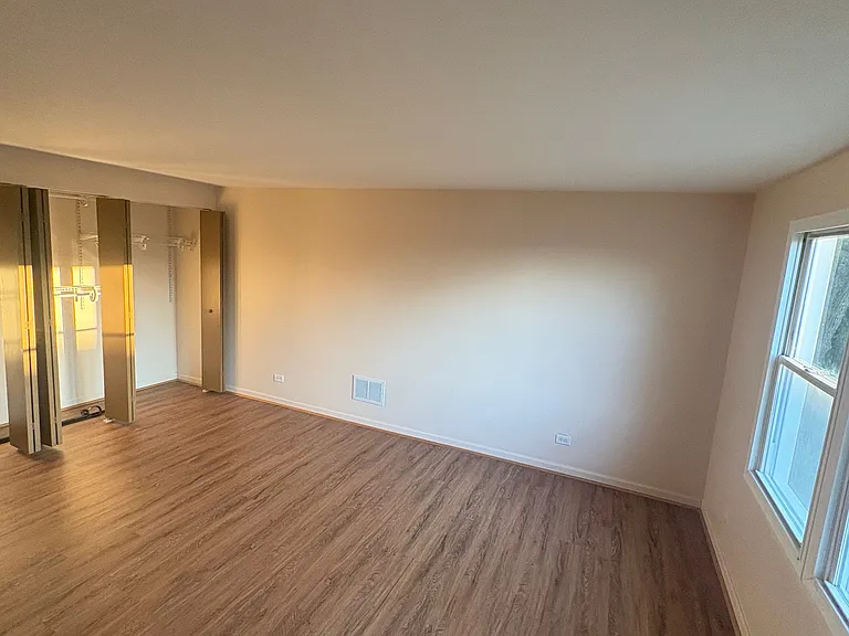 1135 Williamsburg Rd — Photo 9