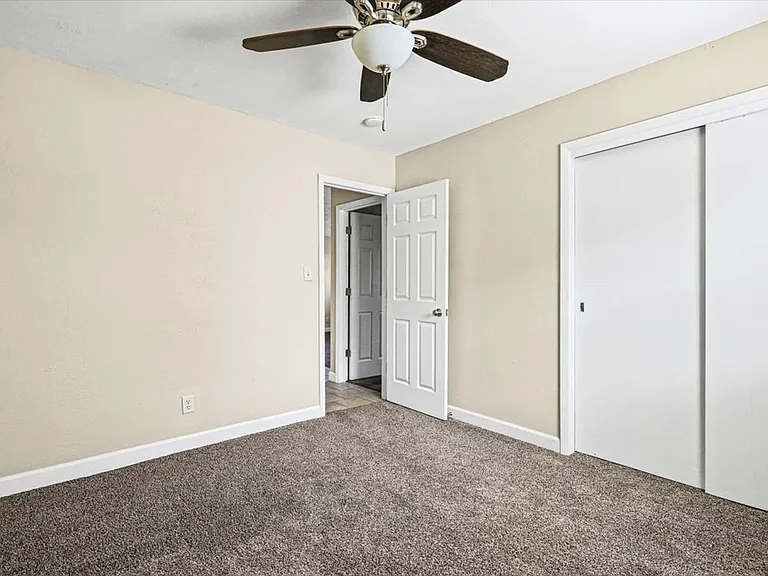 321 Riley Dr — Photo 16