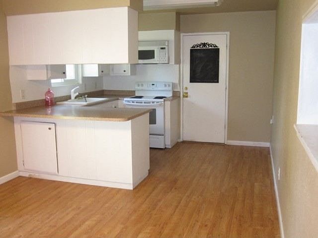 2nd image of 1476 Creswell Dr