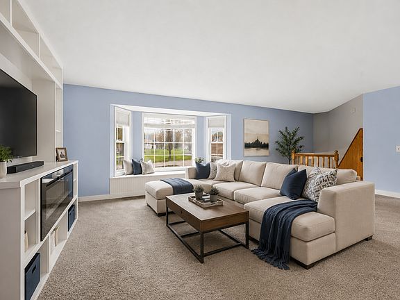 3rd image of 618 Hunter Cir