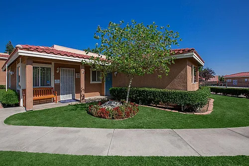 Sunset Pointe Apartments Photo 1