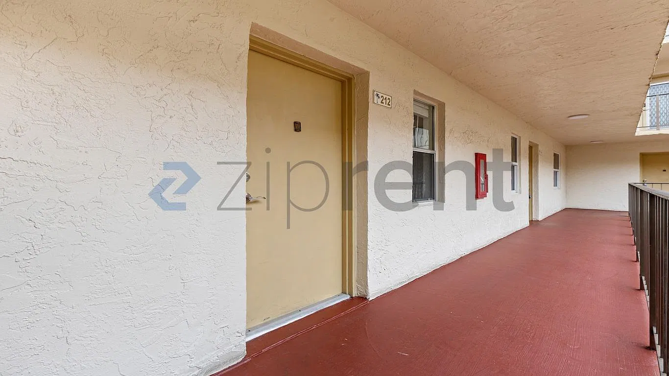 2 bed, 865 sqft, $1,530 — Photo 2