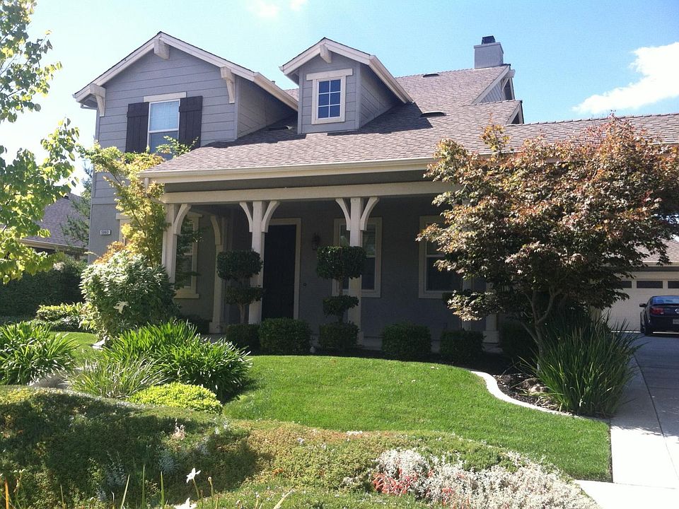 Scenic Wine Country Setting