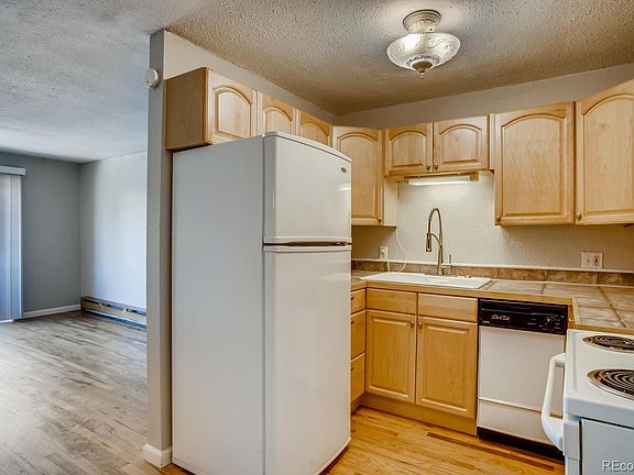 3rd image of 1410 N York St APT 31