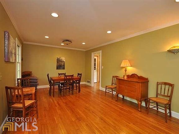 2nd image of 3876 Gloucester Dr