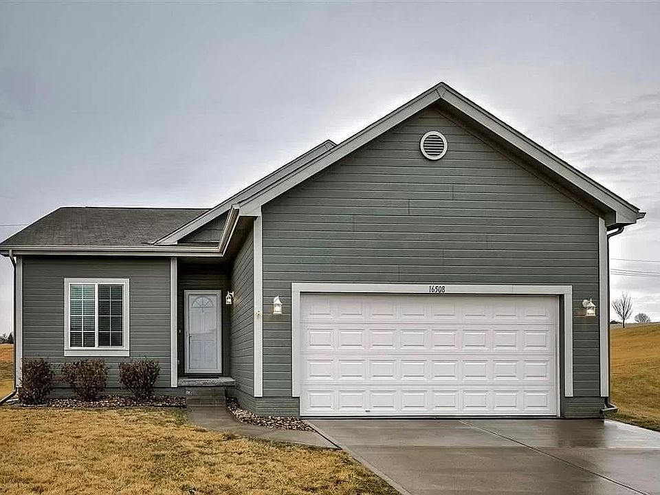 1st image of 16508 Camden Cres
