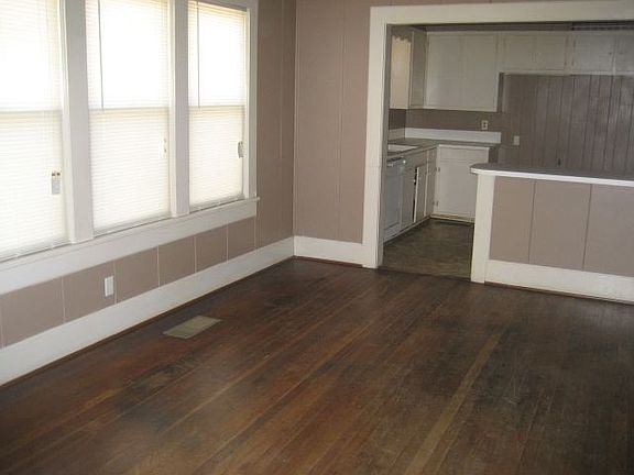 3rd image of 817 W Oak St