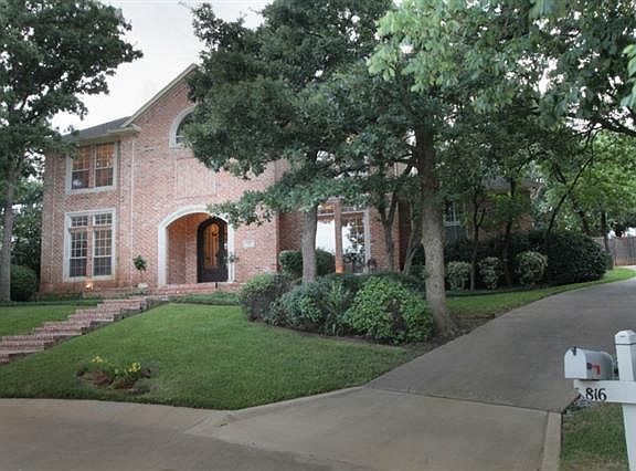 2nd image of 816 Woodhaven Dr