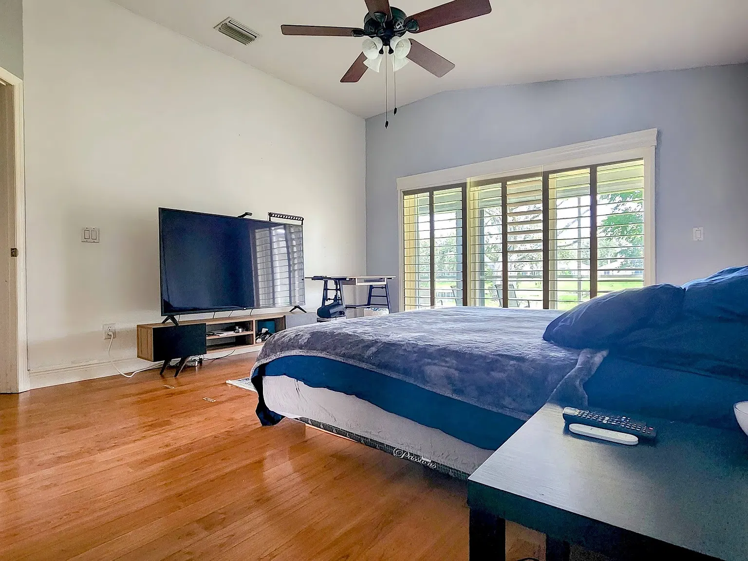 4 bed, 2340 sqft, $3,400 — Photo 4