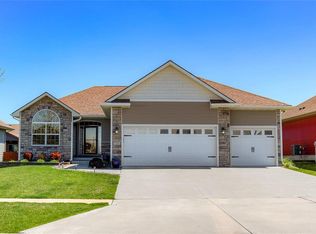 334 S 86th St, West Des Moines, IA 50266