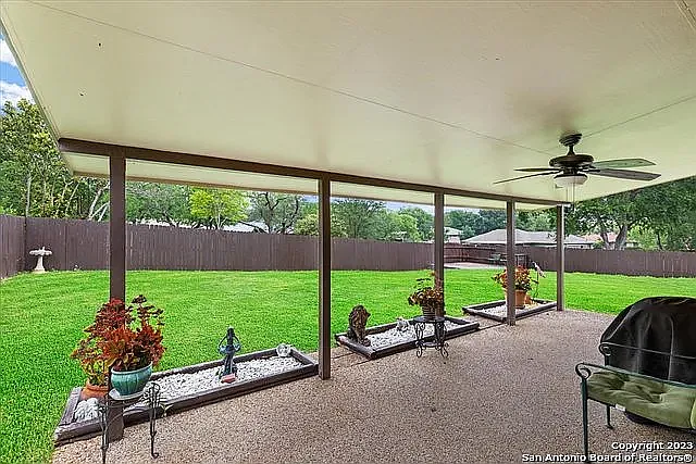 7641 Antique Oak St — Photo 20