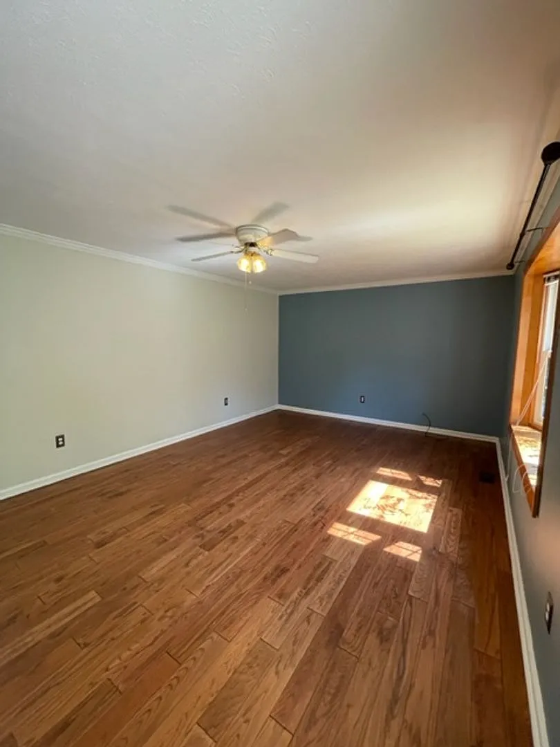 350 Valley View Drive — Photo 2