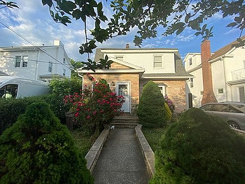 3rd image of 4231 205th St