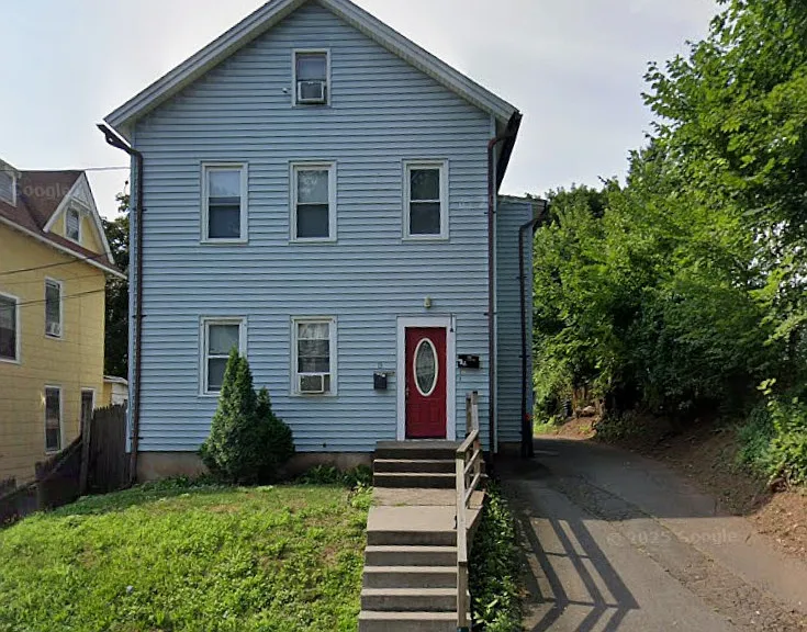 137 Pleasant St — Photo 1