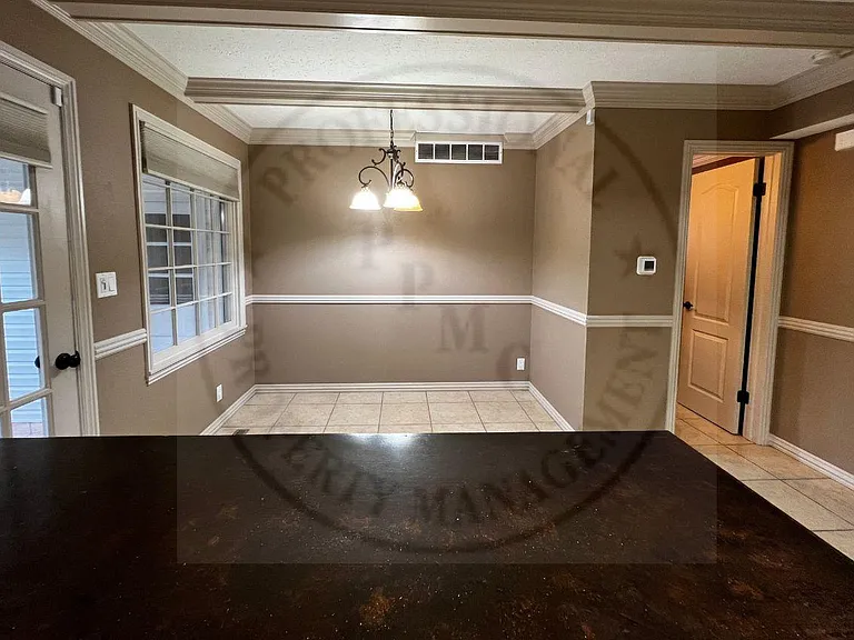 1905 S Ventura Ave — Photo 5