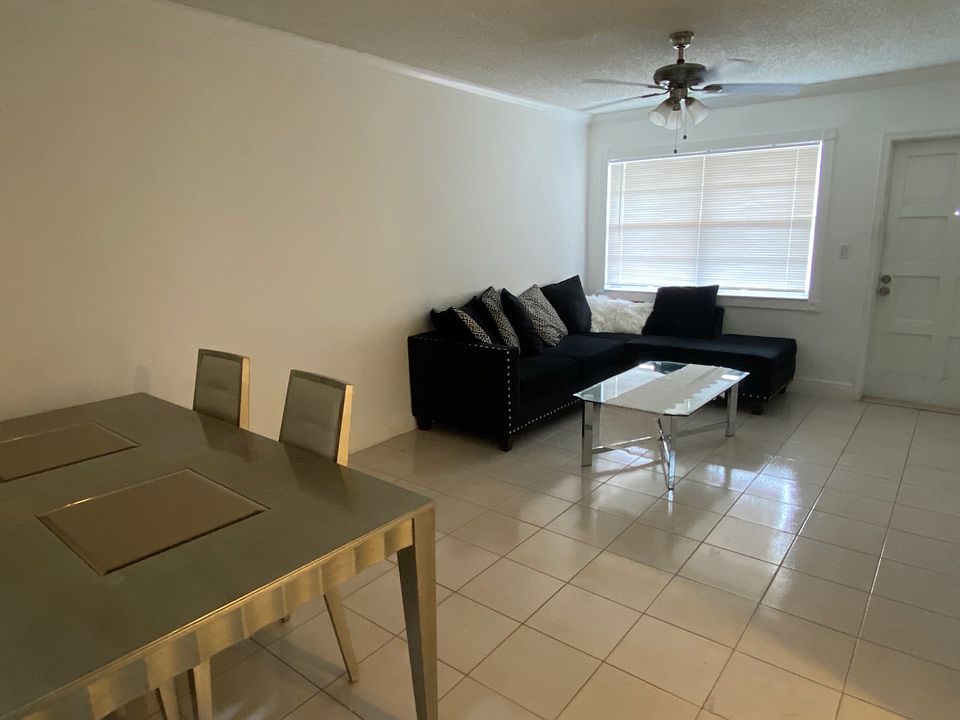 1st image of 5373 SW 40th Ave #20