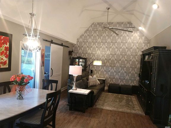 5th image of 26 Southgate Cir