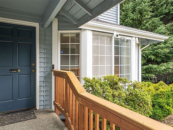 4th image of 1188 NW Montery Court