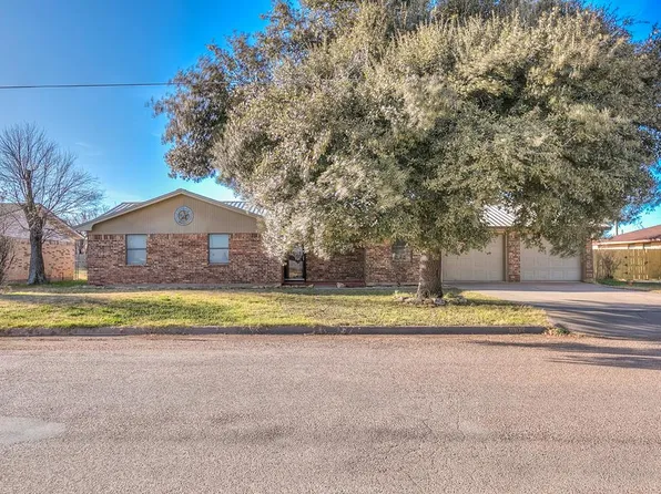 1002 Country Club Rd, Ballinger, TX 76821