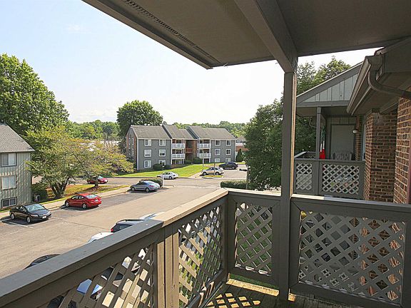 4th image of 827 Claytor Sq #827