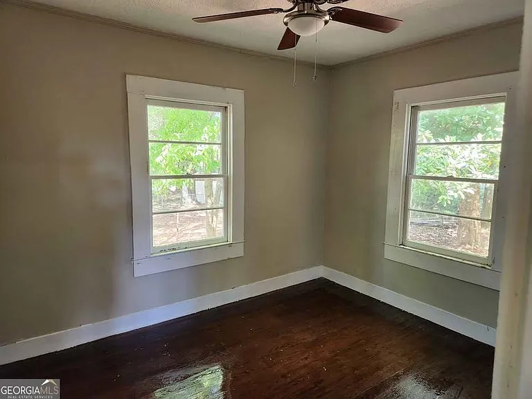 631 Davis Ave — Photo 5