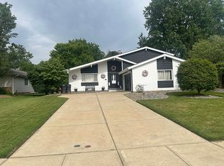 6975 Fox Hill Dr, Solon, OH 44139