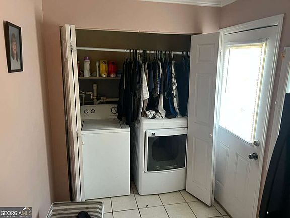 4th image of 23 Stephen Dr