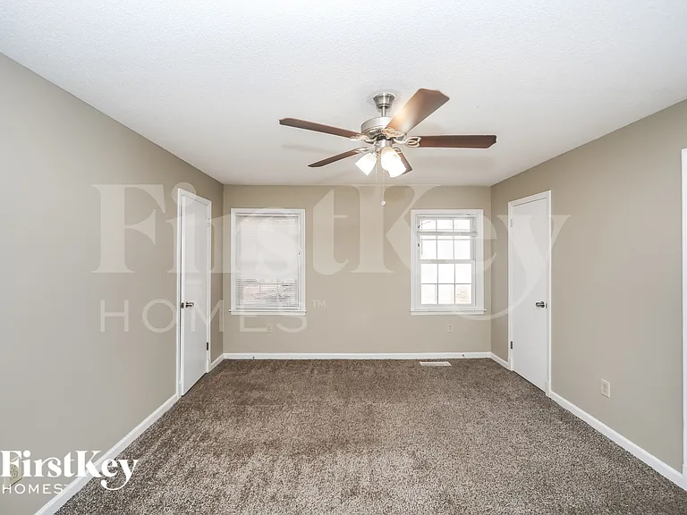 6000 Macleod Dr — Photo 7