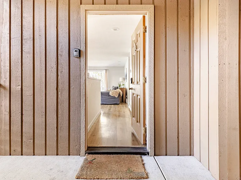 35 Upper Woodbridge Rd — Photo 14