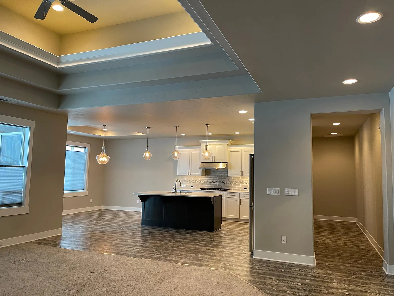 4 bed, 2376 sqft, $3,000 — Photo 3