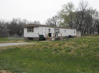 317 E 4th St, Lyndon, KS 66451