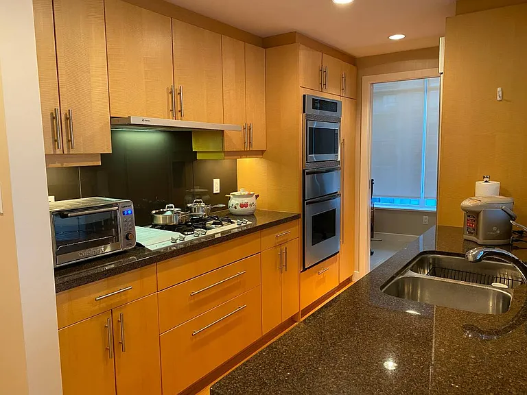 1233 W Cordova St — Photo 2