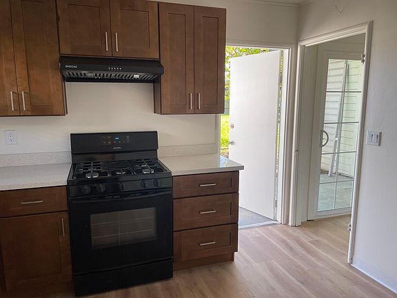 5th image of 608 Thomas Dr