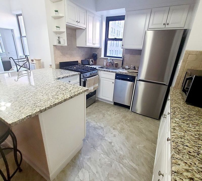 1st image of 102 W 74th St #3R