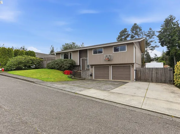 1289 Ford Ln, North Bend, OR 97459