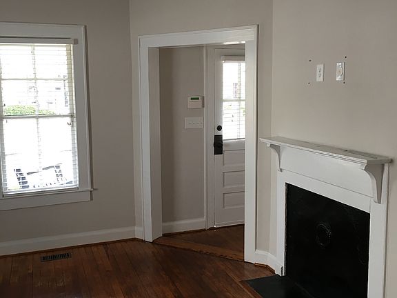 3rd image of 13 Carr St