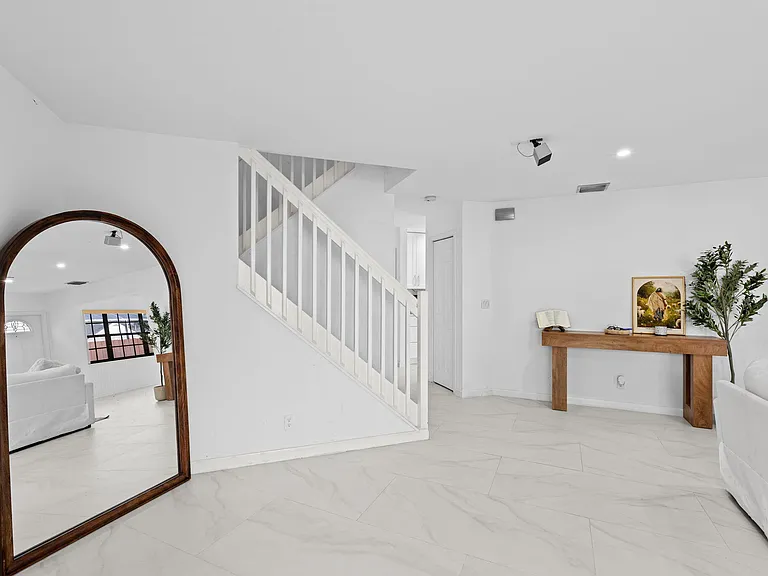 111 Weybridge Cir — Photo 11